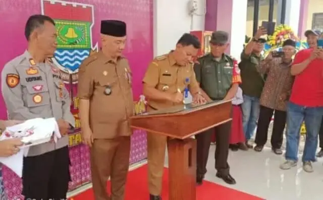 Peresmian Gedung Baru Kantor Desa Bitung Jaya, Ini Pesan Camat telah di laksanakan kegiatan Peresmian Gedung Baru Kantor Desa Bitung Jaya Camat Cukupa Supriyadi, Foto. Pelitabanten.com.