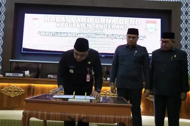Bupati Zaki dan DPRD Kabupaten Tangerang Sepakati Penetapan 3 Raperda Rapat Paripurna DPRD Kabupaten Tangerang menyepakati penetapan Rancangan Peraturan Daerah (Raperda). Foto. (Istimewa)