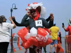 Heboh! Emak-Emak Lomba fashion show di Jogging Track Danau Cipondoh Heboh! Emak-Emak Lomba fashion show di Jogging Track Danau Cipondoh