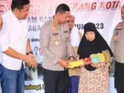 Kapolres Serahkan Kunci Program Bedah Rumah Hari Bhayangkara ke-77 di Cibodas