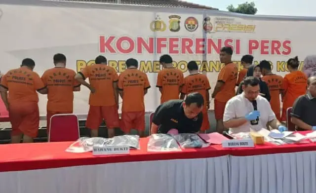 Kapok! Polisi Tangkap 10 Pelaku Pemerasan Tamu Hotel di Kota Tangerang Kapok! Polisi Tangkap 10 Pelaku Pemerasan Tamu Hotel di Kota Tangerang