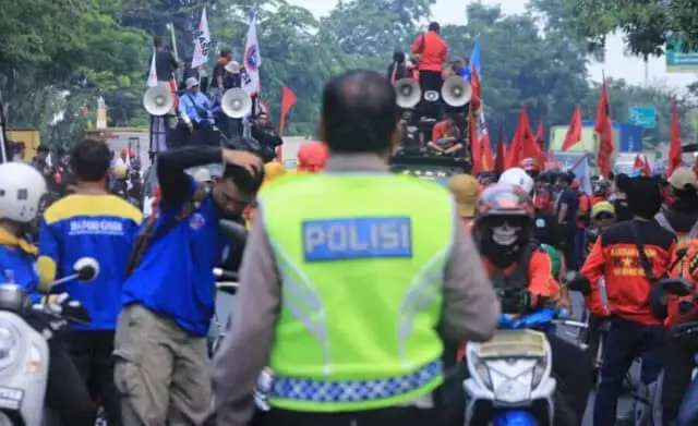 Demontrasi, 742 Polisi Kawal Massa Buruh Kota-Kabupaten Tangerang ke Jakarta Demontrasi, 742 Polisi Kawal Massa Buruh Kota-Kabupaten Tangerang ke Jakarta