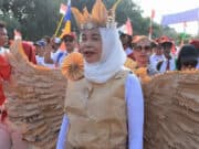 Karnaval Kemerdekaan RW 02 Gondrong Manfaatkan Limbah Jadi Pakaian Unik