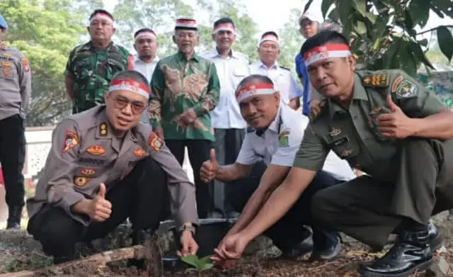 Serentak se-Indonesia, Polres Metro Tangerang Kota Tanam 1.000 Pohon Penghijauan Serentak se-Indonesia, Polres Metro Tangerang Kota Tanam 1.000 Pohon Penghijauan