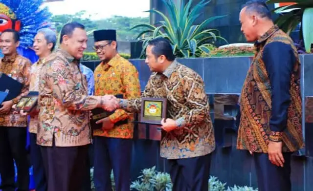 Pemkot Tangerang Terima Penghargaan dari KPK Pemkot Tangerang Terima Penghargaan dari KPK
