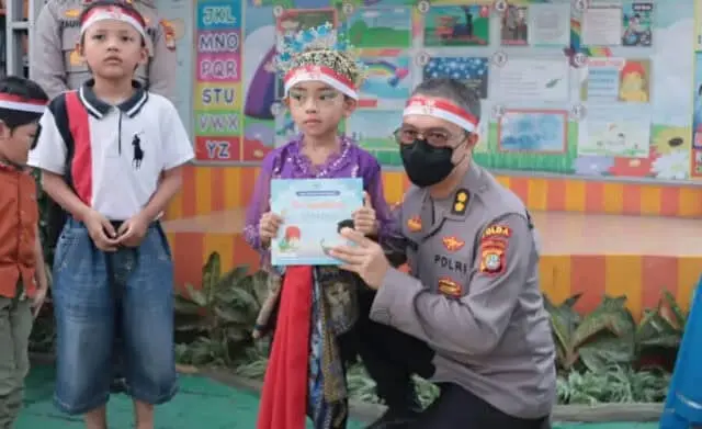 Peduli Budaya Literasi, Polisi Distribusi Buku Bacaan di Karawaci Tangerang Peduli Budaya Literasi, Polisi Distribusi Buku Bacaan di Karawaci Tangerang