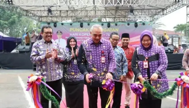 Bupati Zaki, Kembali Meriahkan Semangat Hari Koperasi ke-76 Tingkat Kabupaten Tangerang Ahmed Zaki Iskandar saat membuka puncak peringatan Hari Koperasi Ke-76 Tingkat Kabupaten Tangerang, Foto. (Istimewa)