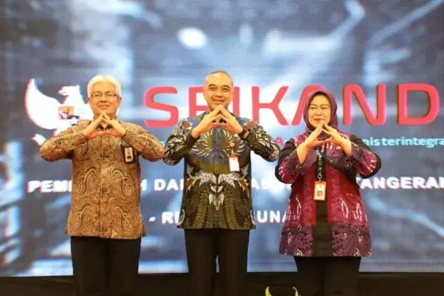 Bupati Zaki Launching Aplikasi Sistem Informasi Kearsipan Dinamis Terintegrasi Bupati Tangerang Ahmed Zaki Iskandar meluncurkan aplikasi Sistem Informasi, Foto. (Istimewa)