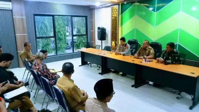 Pilkades di Kemiri Yang Di Duga Ada Kecurangan, Rapat Koordinasi Penyerahan Berkas Di Duga Ada Intervensi Di Paksakan. Rapat koordinasi yang bertempat di kantor kecamatan Kemiri, Foto. (Istimewa)