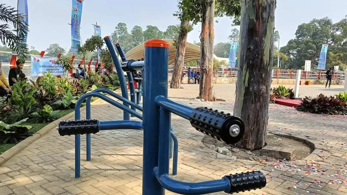 Semakin Memikat, Kemenpora Pasang Sarana Olahraga Fitness Outdoor di Situ Cipondoh Semakin Memikat, Kemenpora Pasang Sarana Olahraga Fitness Outdoor di Situ Cipondoh