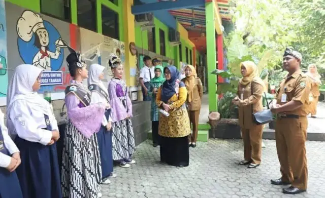 SDN Gondrong 3 dan SMPN 6 Wakili Kota Tangerang Lomba Sekolah Sehat se-Banten SDN Gondrong 3 dan SMPN 6 Wakili Kota Tangerang Lomba Sekolah Sehat se-Banten