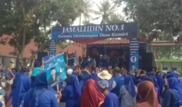 Artis dan Pelawak Ibu Kota Meriahkan Kampanye Pilkades Nomor Urut 1 di Kecamatan Kemiri kampanye calon kepala desa nomor urut 1 Jamaludin desa kemiri kecamatan Kemiri dimeriahkan oleh artis dan pelawak, Foto. (Istimewa)