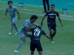 Tahan Imbang Persebaya 1-1, Pemain Dewa United Terkapar Pasca Terbentur Sikut dan Dengkul