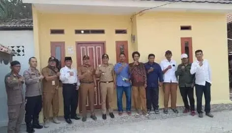 Luar Biasa! Camat Mekar Baru Hadiri Serah Terima Program Bantuan Gebrak Pakumis Pemerintah Kecamatan Mekar Baru Serah Terima Bantuan Stimulan Rehabilitasi Rumah tidak layak huni (BSR2TLH), Foto. (Istimewa)