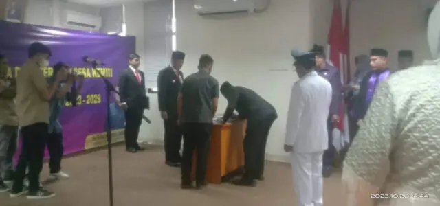 Pj bupati lantik kepala desa kemiri berlokasi di gedung bupati ruang cituis lantai 5 gedung bupati kabupaten Tangerang, Jumat 20/10/2023.Foto.(Istimewa).