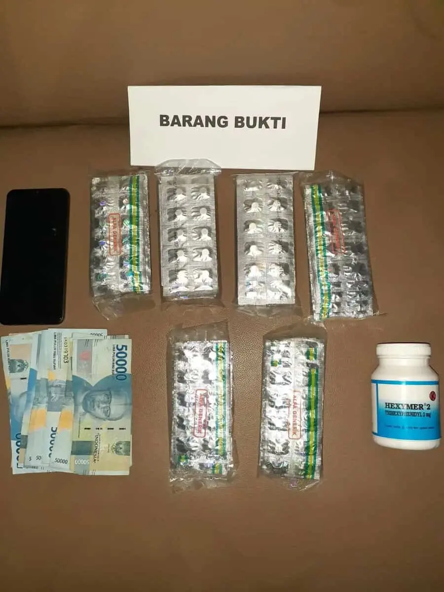 Pengedar Obat Keras Tanpa Izin Ditangkap Polisi, Ratusan Butir Hexymer dan Tramadol Diamankan Pengedar Obat Keras Tanpa Izin Ditangkap Polisi, Ratusan Butir Hexymer dan Tramadol Diamankan