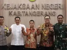 Kiri ke kanan : Kapolresta Tangerang Kombes Pol Sigit Dany Setiyono, Penjabat Bupati Tangerang Andy Ony Prihartono, mantan Kajari Kabupaten Tangerang Ferry Herlius, Kajari Kabupaten Tangerang Ricky Tommy Hasiholan, dan Dandim 0510 /Tigaraksa Letkol Arh Sarip SB pada acara pisah sambut di Kantor Kejaksaan Negeri Kabupaten Tangerang, (Foto : Istimewa