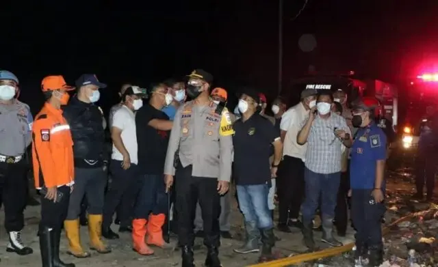 Khawatir Ganggu Penerbangan, Wali Kota Pantau Penanggulangan Kebakaran TPA Rawa Kucing Khawatir Ganggu Penerbangan, Wali Kota Pantau Penanggulangan Kebakaran TPA Rawa Kucing