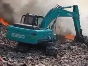 Kobaran Api di TPA Rawa Kucing Masih Berlangsung Hingga Sabtu Pagi