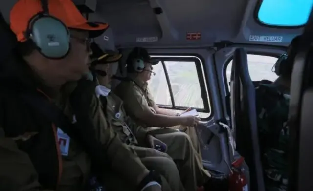 Wali Kota Kabarkan Titik Api Lewat Udara Gunakan Helikopter Water Boombing Wali Kota Kabarkan Titik Api Lewat Udara Gunakan Helikopter Water Boombing