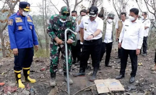 Selain Water Boombing, Proses Pemadaman TPA Rawa Kucing Gunakan Metode Injeksi Selain Water Boombing, Proses Pemadaman TPA Rawa Kucing Gunakan Metode Injeksi