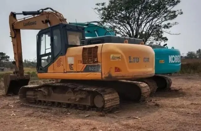 Ditreskrimsus Polda Banten Tindak Tegas Galian C di Jatiwaringin Mauk dua unit alat berat excavator berwarna kuning dan hijau berada di lokasi yang masih terparkir.Foto.(Istimewa)