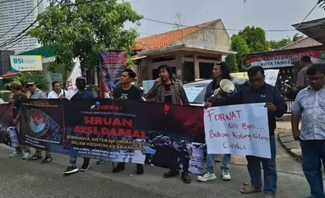 Kesbangpol Kota Tangerang Tuai Kritikan Tajam hingga Disebut Bobrok Kesbangpol Kota Tangerang Tuai Kritikan Tajam hingga Disebut Bobrok