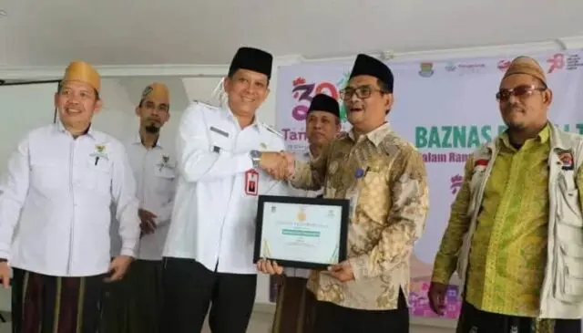 Pj Bupati Tangerang Imbau Warga dan ASN Salurkan Zakat dan Infaq lewat Baznas Pj Bupati Tangerang mengimbau aparatur sipil negara (ASN) agar menyalurkan zakat, infaq, dan sedekah (ZIS), Foto. (Istimewa)