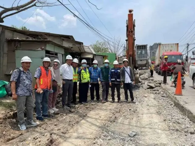 DBMSDA Kabupaten Tangerang Gerak Cepat, Perbaiki Jalan Raya Legok - Karawaci Dinas Bina Marga Dan Sumber Daya Air (DBMSDA) Kabupaten Tangerang gerak cepat melakukan pebaikan jalan raya legok - karawaci,Foto.(Istimewa)