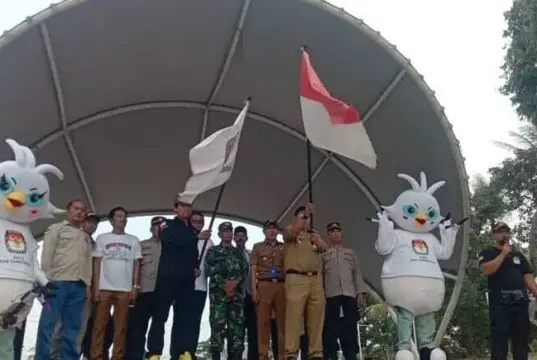 Bendera Kusam Di Pawai Kirab Pemilu, LSM Geram: Apapun Dalihnya Seharusnya Gunakan Yang Lebih Layak Pawai Kirab Pemilu 2024 di Solear, Foto. (Istimewa)