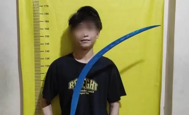 Bang Jago Tenteng Celurit Hendak Tawuran Ditangkap Polisi di Tangerang Bang Jago Tenteng Celurit Hendak Tawuran Ditangkap Polisi di Tangerang