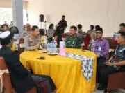 Pemilu 2024, Kapolres Sebut Peran Para Tokoh di Wilayah Sangat Dibutuhkan Jaga Kondusifitas Kapolres Metro Tangerang Kota Kombes Pol Zain Dwi Nugroho dengan beberapa tokoh agama dan tokoh masyarakat di 5 kecamatan, Foto. (Istimewa)