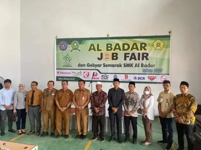 Berlangsung Meriah : SMK AL - Badar Gelar Job Fair Tahun 2023. Berlangsung Meriah : SMK AL - Badar Gelar Job Fair Tahun 2023.