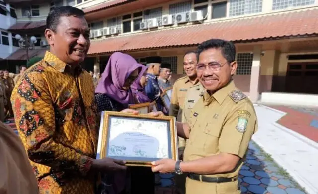 Kampung Binaan Polres Metro Tangerang Kota Raih Penghargaan Kampung Iklim dari KLHK Kampung Binaan Polres Metro Tangerang Kota Raih Penghargaan Kampung Iklim dari KLHK