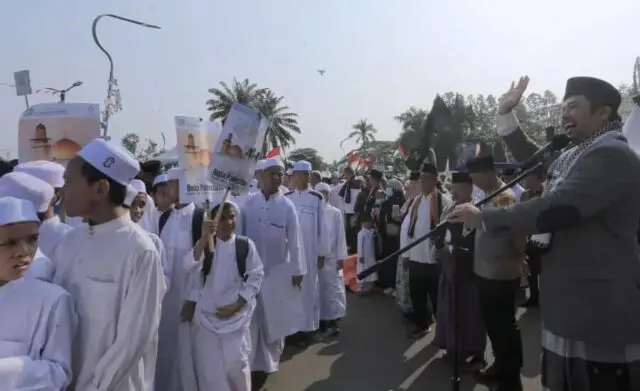Kirab Santri Kota Tangerang Berdoa Untuk Palestina, 20 Ribu Kupon Doorprize Disebar Kirab Santri Kota Tangerang Berdoa Untuk Palestina, 20 Ribu Kupon Doorprize Disebar