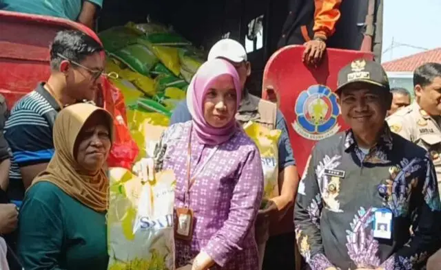 Perumda Pasar Niaga Kerta Raharja dan Pemkab Tangerang Gelar Operasi Pasar Beras Murah Perumda Pasar Niaga Kerta Raharja dan Pemkab Tangerang Gelar Operasi Pasar Beras Murah