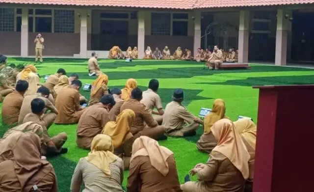 Waduh! Pagi-pagi Wali kota Tangerang Arief R Wismansyah Emosi ke Pegawainya Waduh! Pagi-pagi Wali kota Tangerang Arief R Wismansyah Emosi ke Pegawainya