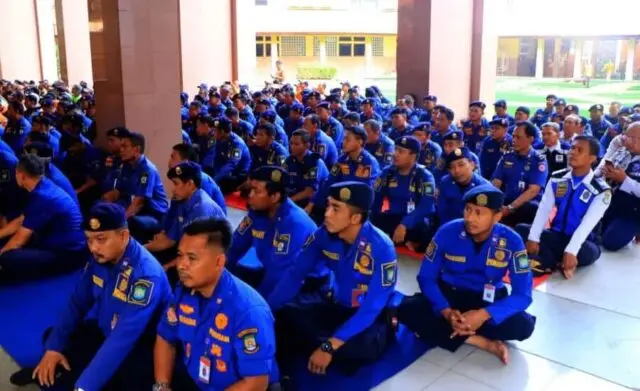 Petugas Penanganan Kebakaran TPA Rawa Kucing Kota Tangerang Diapresiasi Petugas Penanganan Kebakaran TPA Rawa Kucing Kota Tangerang Diapresiasi