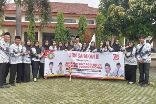 SDN III dan V Sepatan Hadiri Upacara Hari Guru Nasional dan HUT PGRI yang ke-78 Engkur Kurnia, S.Pd SDN III dan V Sepatan Hadiri Upacara Hari Guru Nasional dan HUT PGRI yang ke-78 , Foto. (Istimewa)