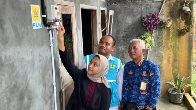 HLN ke-78, Donasi Pegawai PLN Berhasil Nyalakan Mimpi 2.587 Rumah Keluarga Kurang Mampu 2.587 keluarga kurang mampu di seluruh Indonesia telah menikmati penyambungan listrik gratis melalui program ‘Light Up the Dream’ PT PLN, Foto, (Istimewa)