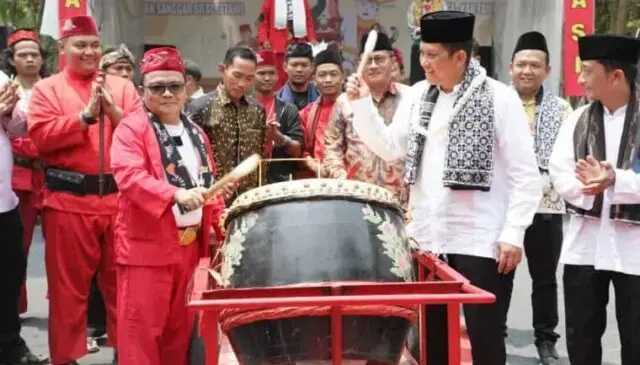 Hadiri Pesta Rakyat Betawi Tionghoa, Pj Bupati Tangerang: Perlu Regulasi Pelestarian Budaya Lokal Pj Bupati Tangerang menghadiri acara pesta rakyat dan gebyar di, Taman Wisata dan Edukasi Teluknaga, Foto. (Istimewa)