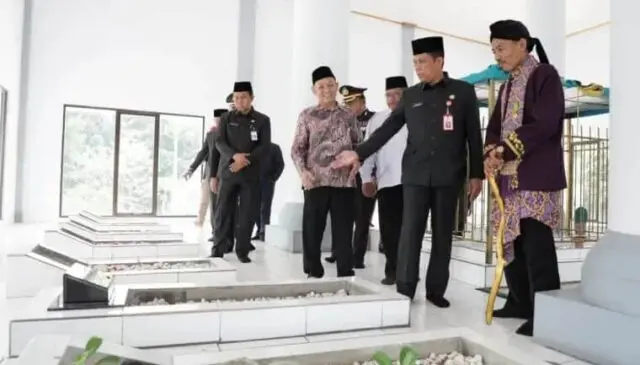 Pj Bupati Tangerang Pimpin Upacara Hari Pahlawan dan Tabur Bunga Pj Bupati Tangerang Andi Ony memimpin upacara bendera peringatan Hari Pahlawan 2023,Foto.(Istimewa)