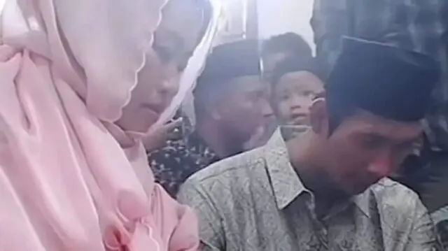 Viral! Arya Khan Tiktokers Asal Sepatan Yang Nikahi Pinkan Mambo Pakai Maskawin Rp100 Pinkan Mambo dan Arya Khan sa'at melangsungkan akad nikah.Photo, (Istimewa)