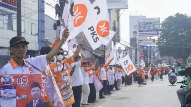 PKS Kabupaten Tangerang Menggelar Flash Mob Serentak di 11 Lokasi PKS Kabupaten Tangerang Menggelar Flash Mob Serentak di 11 Lokasi