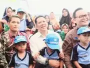 Pj Bupati Tangerang Bersama Desa Tegal Kunir Lor Luncurkan Gebrak Tegas Cegah Stunting Pj Bupati Tangerang Andi Ony besama kepala desa tegal Kunir lor didampingi unsur Forkopimda di Halaman Kantor Desa Tegal Kunir Lor,Foto.(Istimewa)
