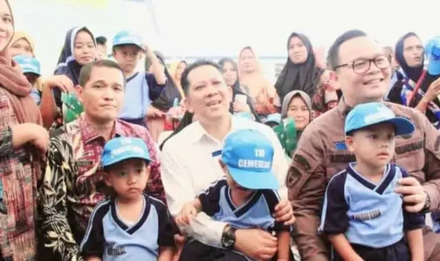 Pj Bupati Tangerang Bersama Desa Tegal Kunir Lor Luncurkan Gebrak Tegas Cegah Stunting Pj Bupati Tangerang Andi Ony besama kepala desa tegal Kunir lor didampingi unsur Forkopimda di Halaman Kantor Desa Tegal Kunir Lor,Foto.(Istimewa)