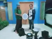 Aspirasi Anggota Dewan H. Dedi Candra Wijaya, PAKAR RT02 Terima Bantuan Hadroh dan tenis meja Paguyuban Karya Warga (Pakar) RT02 RW 01,serah terima Hadroh. Foto (Istimewa)