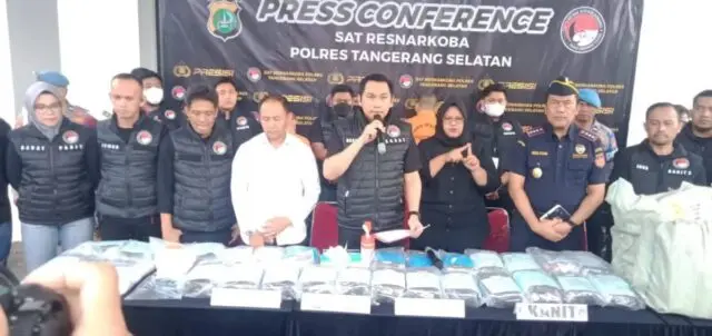 dua-pengedar-ganja-seberat-273-kg273-kg-behasil-di-ungkap-satresnarkoba-polres-tangsel dua-pengedar-ganja-seberat-273-kg273-kg-behasil-di-ungkap-satresnarkoba-polres-tangsel