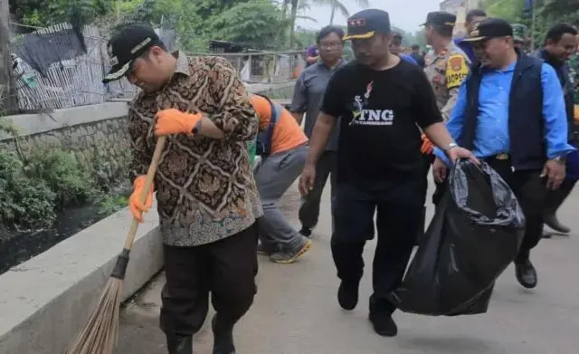 Biar Gak Kebanjiran, Walkot Tangerang Serukan Kerja Bakti Serentak Dihari Minggu Biar Gak Kebanjiran, Walkot Tangerang Serukan Kerja Bakti Serentak Dihari Minggu