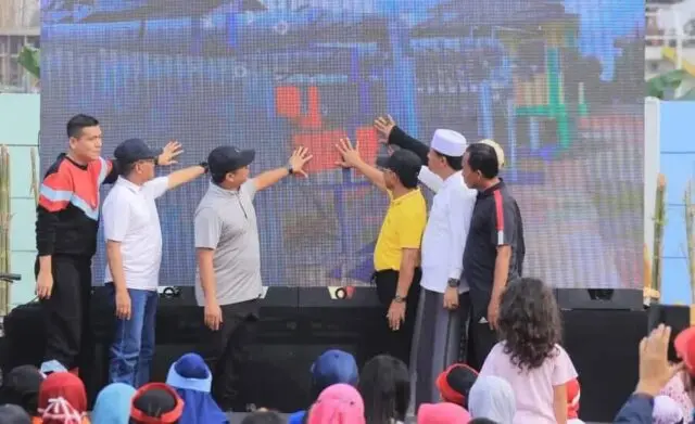 Roadshow Pembangunan, Arief-Sachrudin Resmikan Alun-Alun Periuk